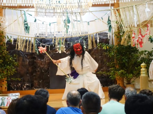 Troisème acte du kagura de Takachiho : la danse de Totori