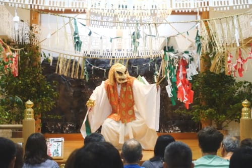 Premier acte du kagura de Takachiho : la danse de Tajikarao