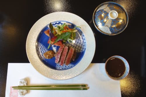 Steak de bœuf de Takachiho version cuisine kaiseki au ryokan Shinsen, Miyazaki, Kyushu