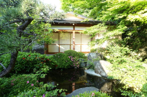 Jardin japonais du ryokan Shinsen, où l'on déguste le bœuf de Takachiho version cuisine kaiseki
