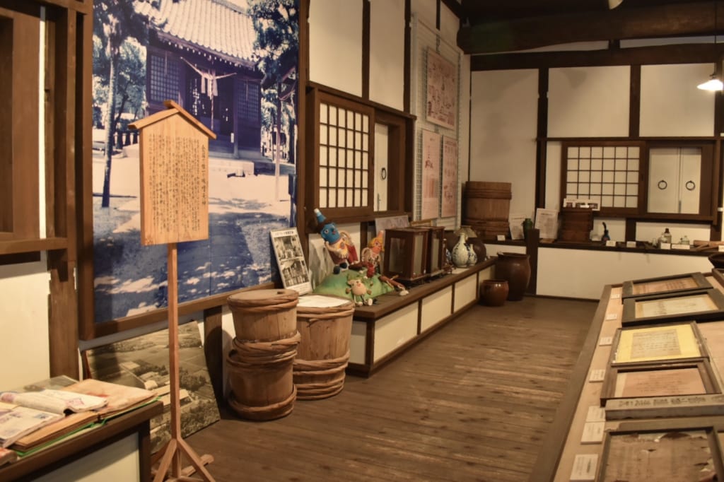 Vue de l'exposition du musée Yamauchi Honten du miso et de la sauce soja