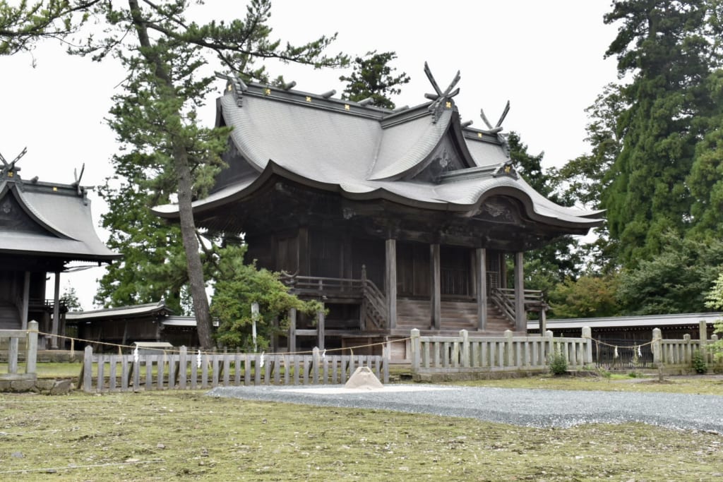 Bâtiment traditionnel dans l'enceinte du sanctuaire d'Aso