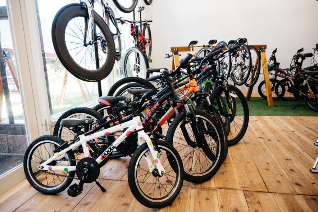 Vélos disponibles à la location chez Aso Kujyu Cycle Tour