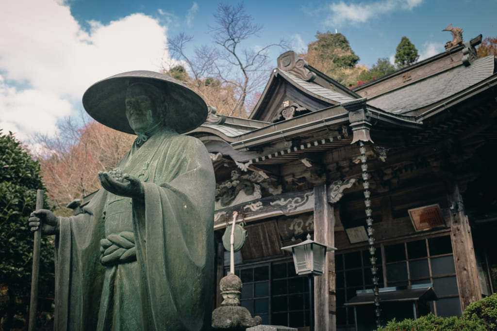 Statue du moine Eirin Shuzui, le moine à l'origine du thé de Yame