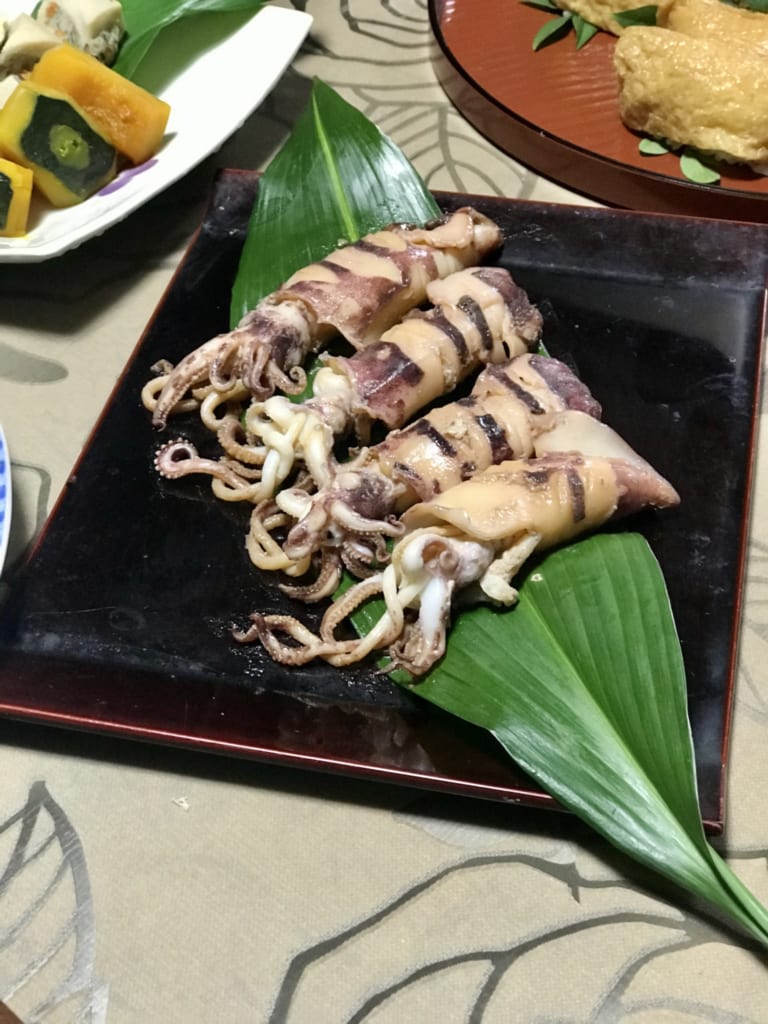 petit plat de poulpe préparé avec soin par la famille japonaise dont je découvre le quotidien