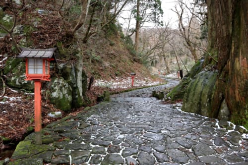 Chemin menant au sanctuaire Ogamiyama