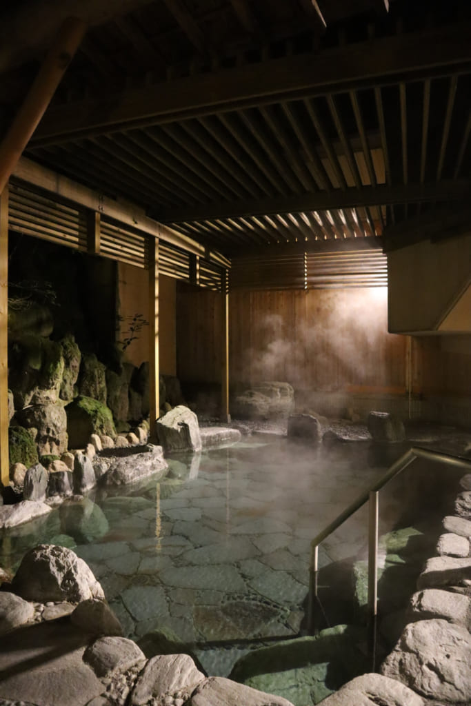bain onsen d'un ryokan de yumura onsen