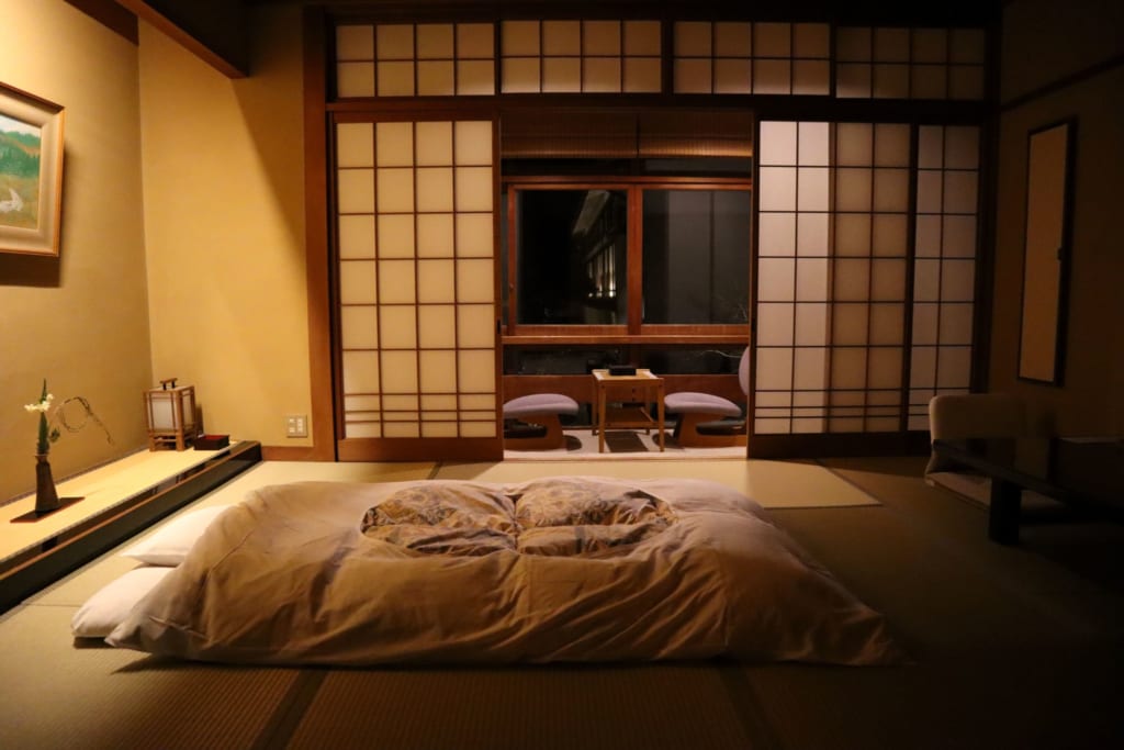 chambre d'un ryokan à kinosaki onsen