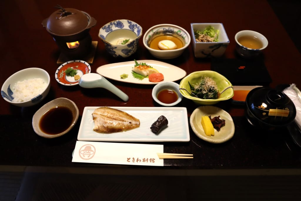 les nombreux petits plats du ryokan à kinosaki onsen