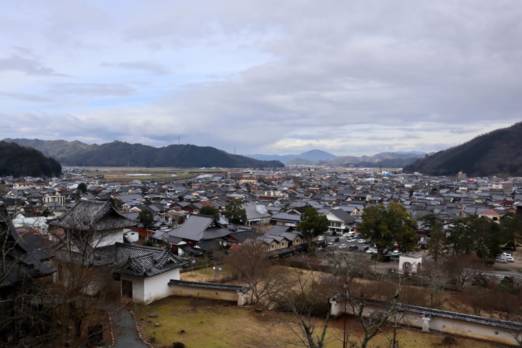 la ville d'izushi depuis les hauteurs