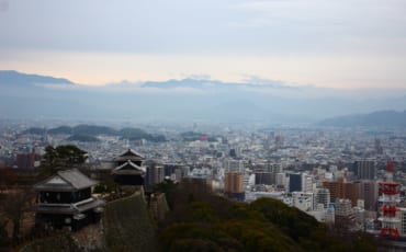 vue panoramique depuis le château de Matsuyama