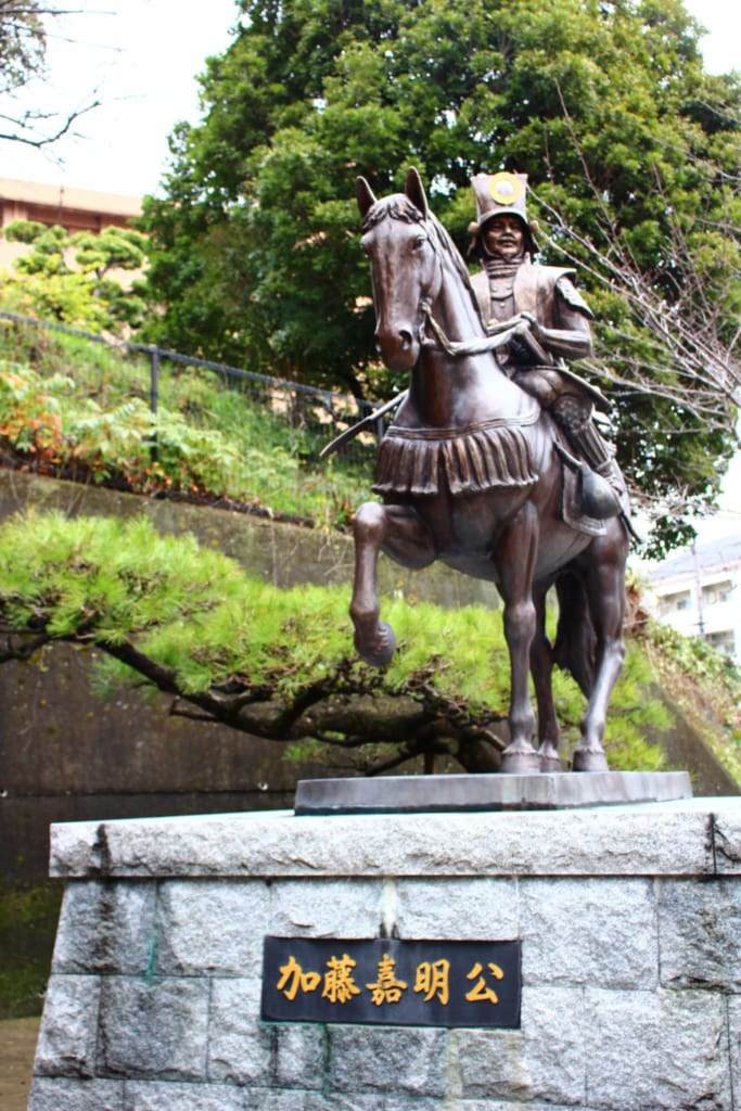 statue à l'entrée du château de Matsuyama