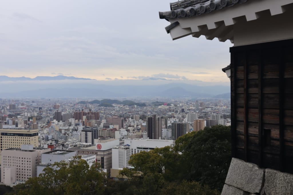 vue de la ville depuis le château de Matsuyama