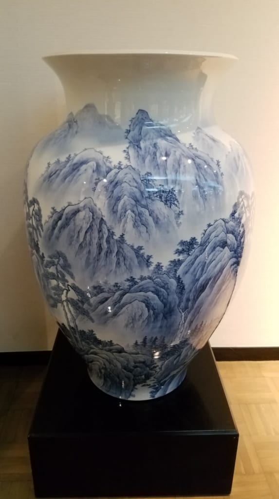 Magnifique ouvrage d'un vase en céramique de Tobe