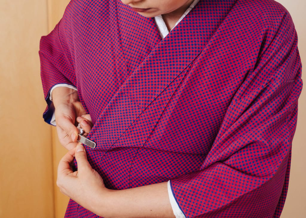 comment attacher le korin au col d'un kimono