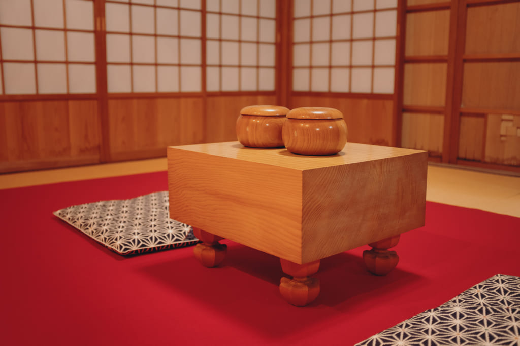 Goban traditionnel japonais dans le musée honinbo shusaku à onomichi