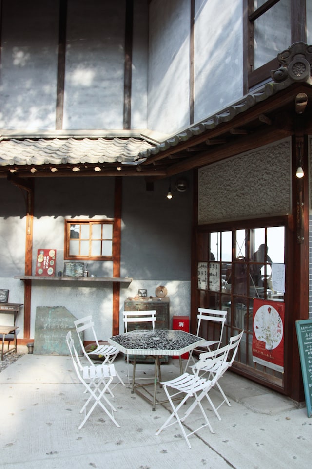 Le café/bar de la guesthouse Miharashi-tei à Onomichi