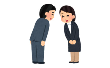 Japonaise se saluant dans une situation professionnelle