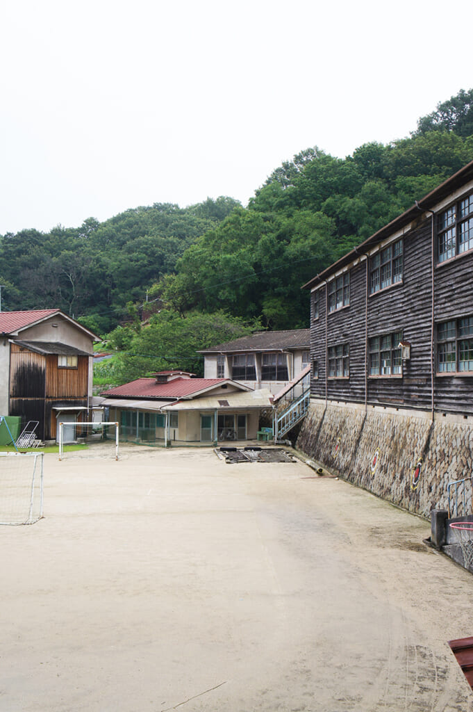 Bâtiment en bois du collège de Manabeshima