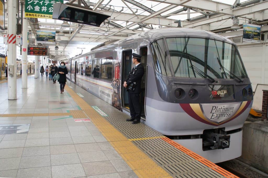 un train japonais limited express