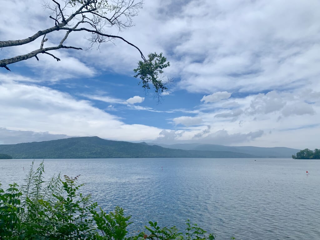 L'un des lacs des parcs nationaux du Japon à Hokkaido