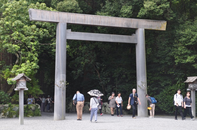 Premier torii à l’entrée du sanctuaire Geku à Ise-Shima