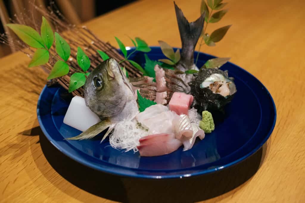 Un plat de sashimi sur l'île d'Ojika