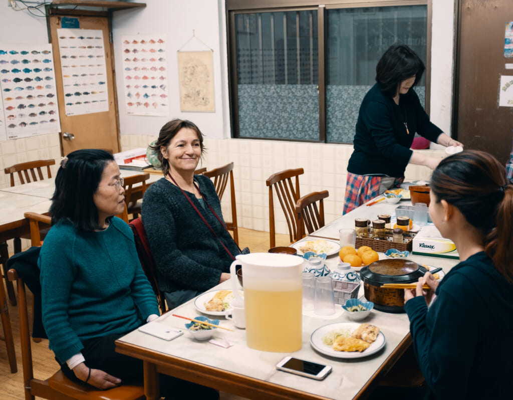 Nouvel an avec des japonais dans une chambre d'hôte d'Okinawa