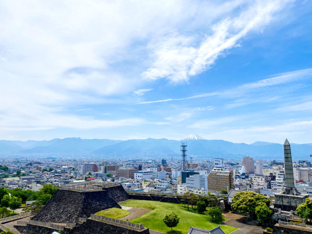 Vue depuis le château de Kofu et le Mont Fuji