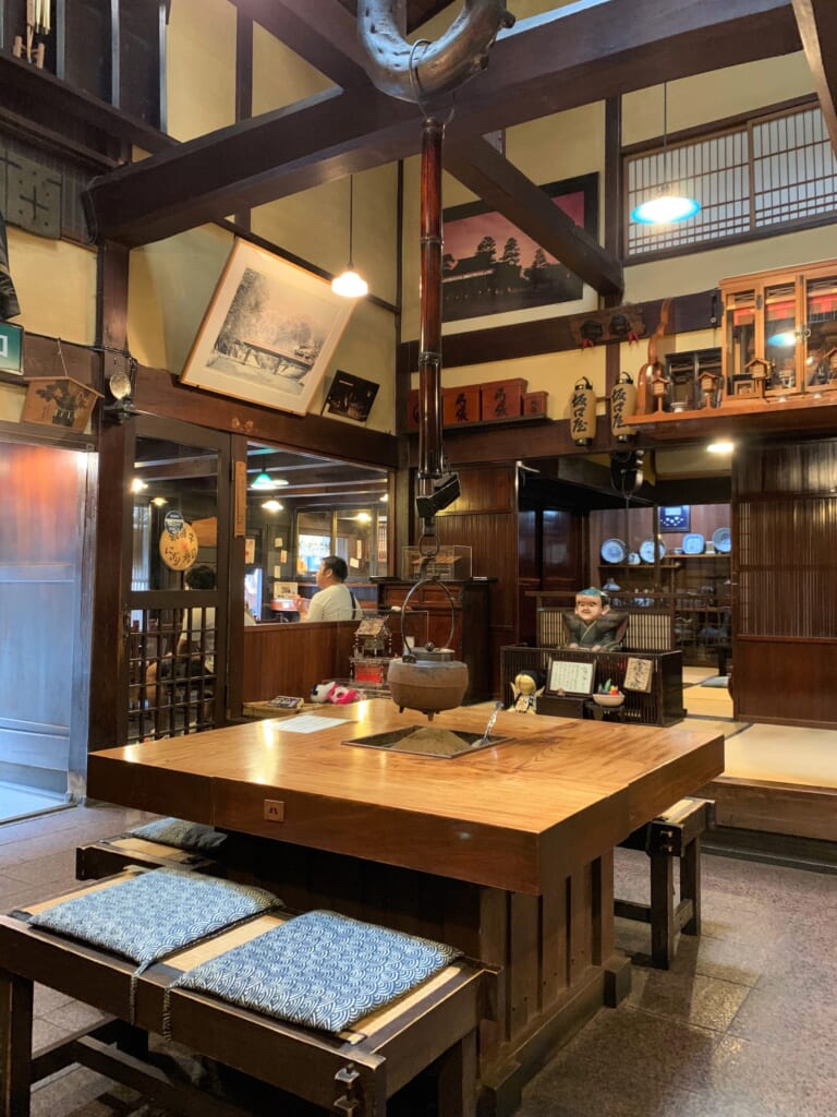 Salle de restaurant Sakaguchiya à Takayama