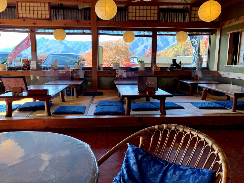 Salle de restaurant, vue sur Fuji 1