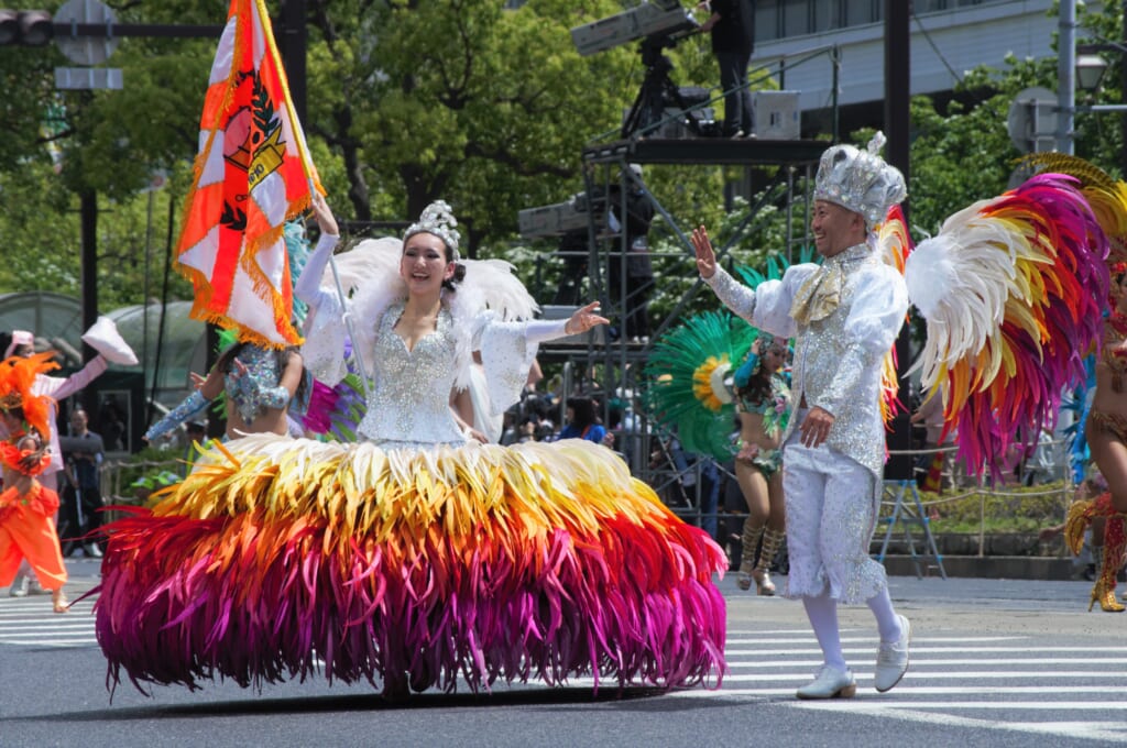 Kobe Samba Festival et ses costumes aux 1001 couleurs