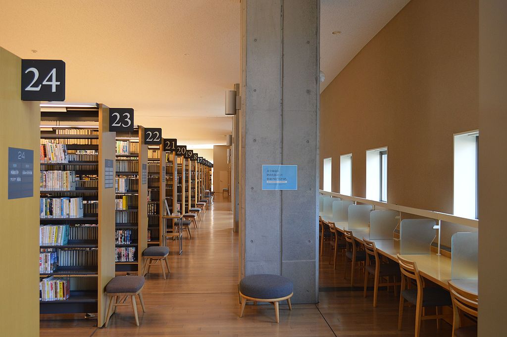 Bibliothèque municipale de Hida de l'intérieur - Lieu réel