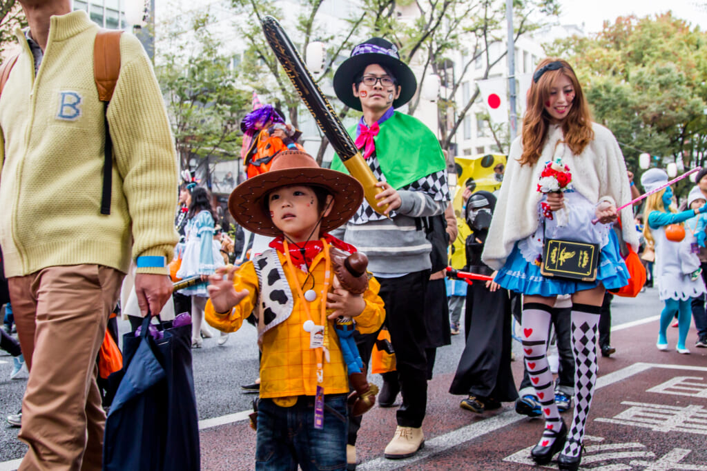 Famille défilantpour Halloween à Tokyo