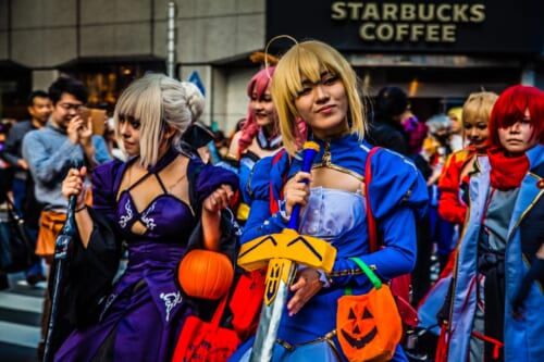 Jeunes filles déguisées lors d'Halloween à Tokyo