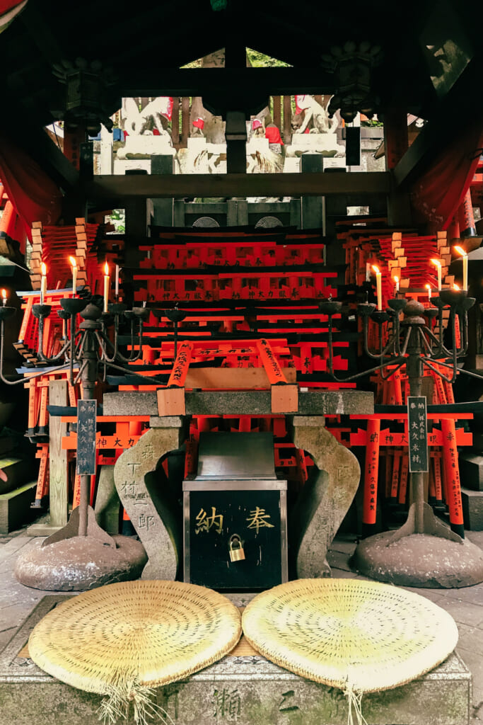 sanctuaire et tablettes votatives torii