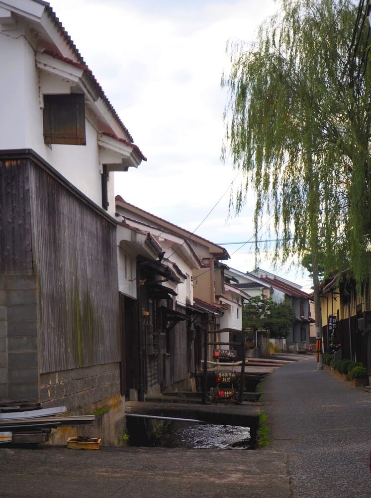 Centre ville traditionnel d'une ville japonaise à Tottori