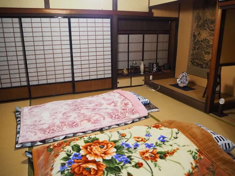 chambre en tatami dans une guesthouse traditionnelle japonaise à Tottori
