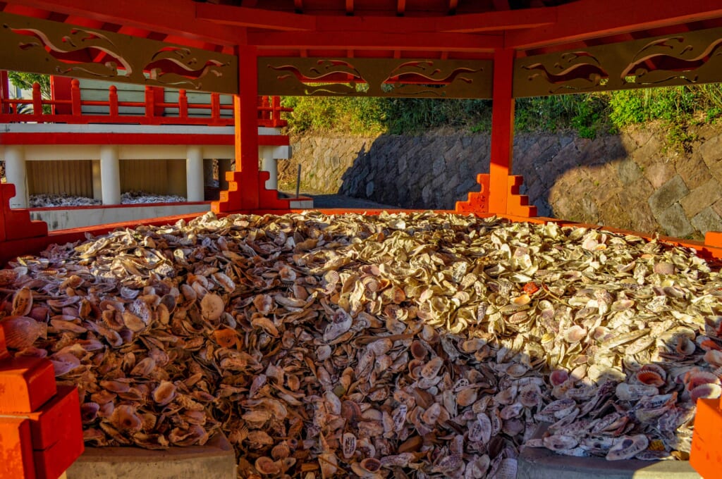 Coquillages porte-bonheur au sanctuaire de Ryugu