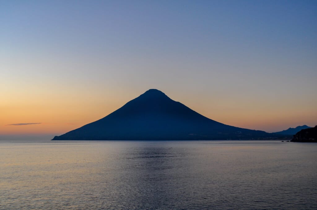 Mount Kaimondake pendant le coucher du soleil
