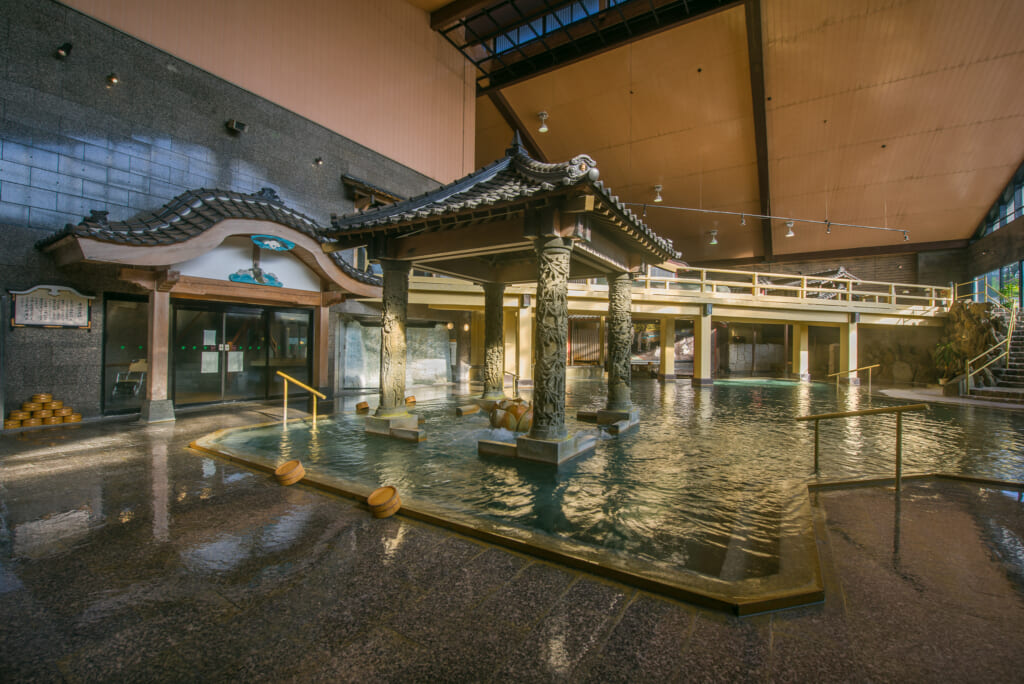 Grand bain Genroku, le temple de la relaxation