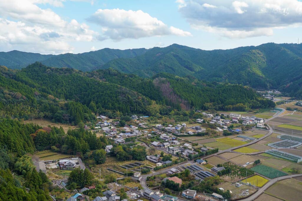 vue aérienne de la campagne japonaise sur l'île de Shikoku