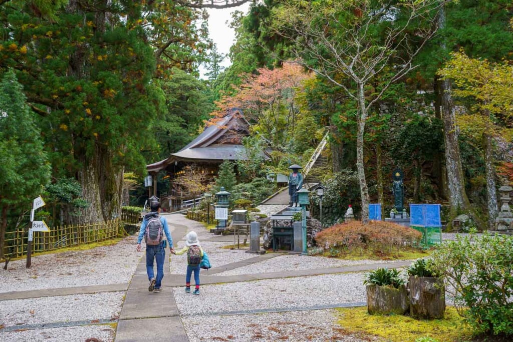 Visite familiale d'un temple du pèlerinage de Shikoku