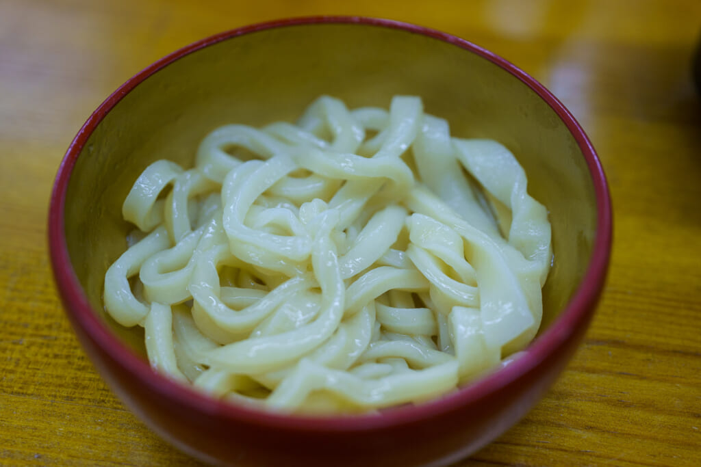des nouilles udon fraichement préparées dans la préfecture de Kagawa