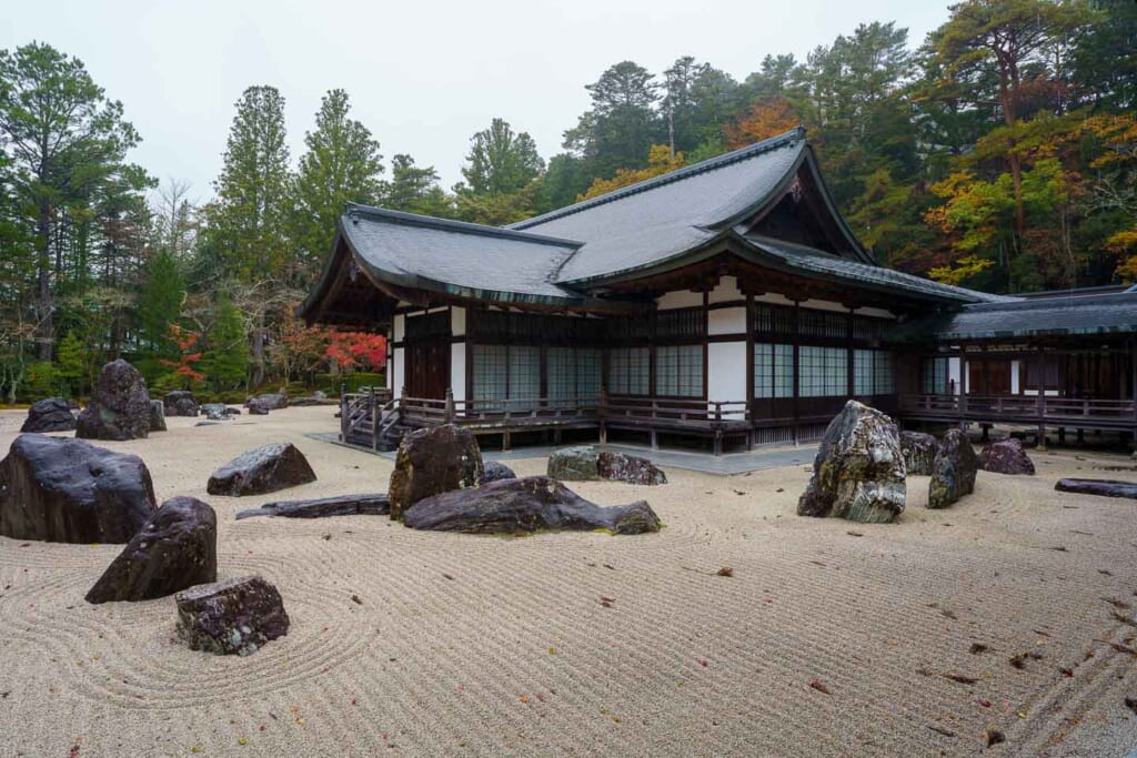 La plus vaste jardin sec du Japon à Koyasan dans la préfecture de Wakayama