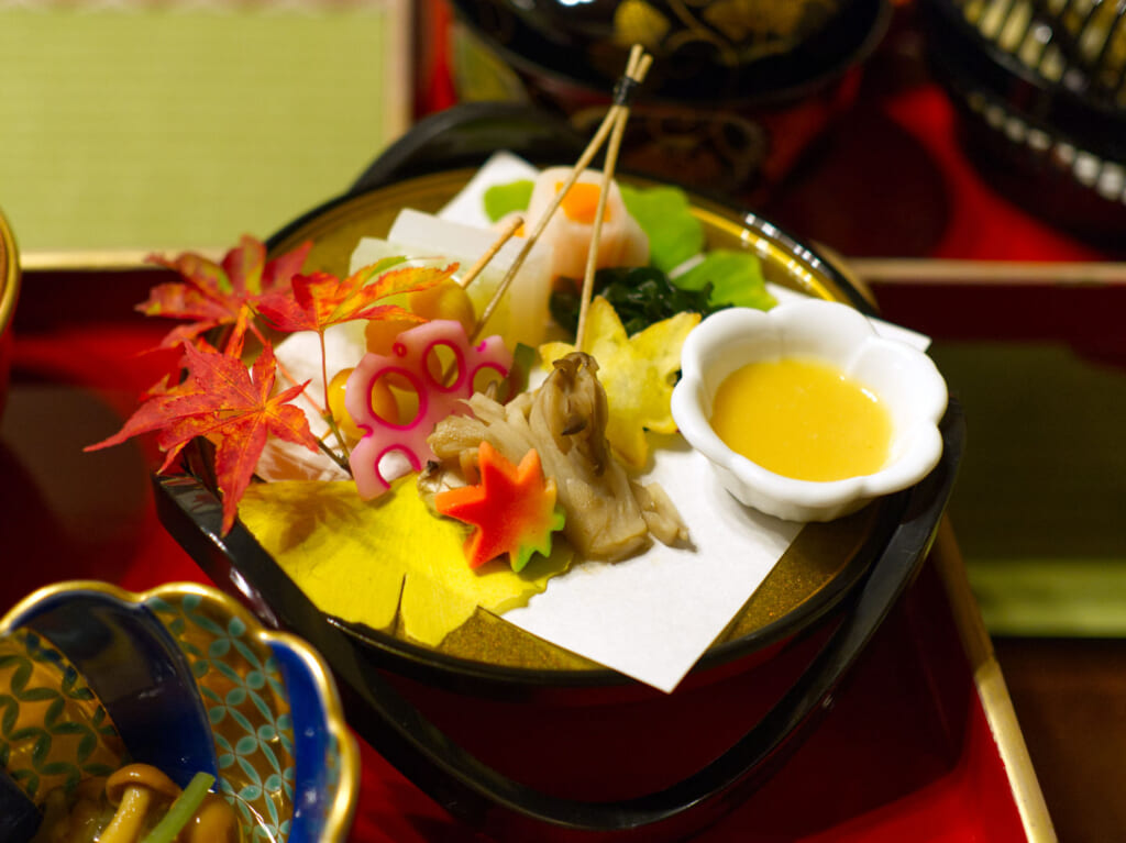 Un plat de shokin ryori, cuisine végan des temples bouddhistes japonais