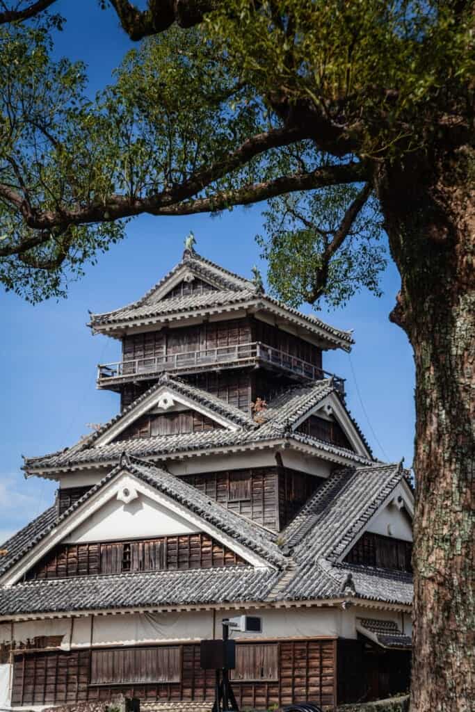 tourelle d'origine du château de Kumamoto au Japon