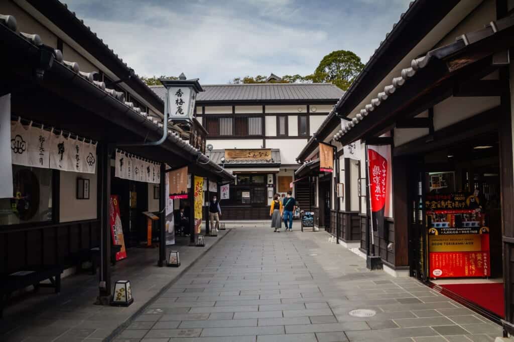 Josaien, rues commerçantes aux abords du château de Kumamoto