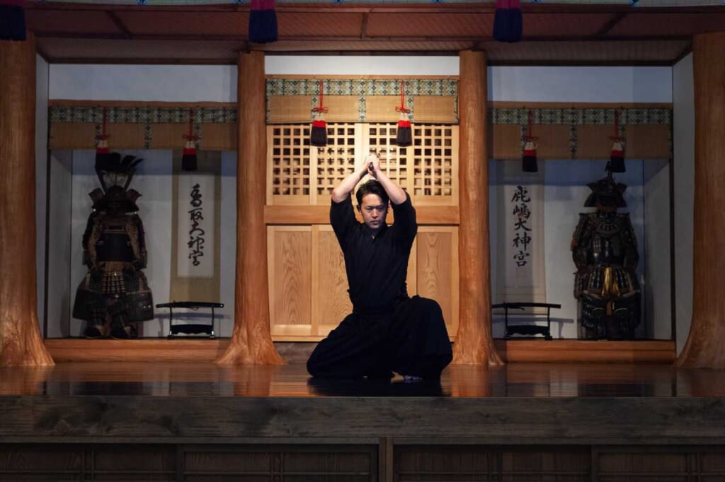 Démonstration de kendo au meihodo, au Japon