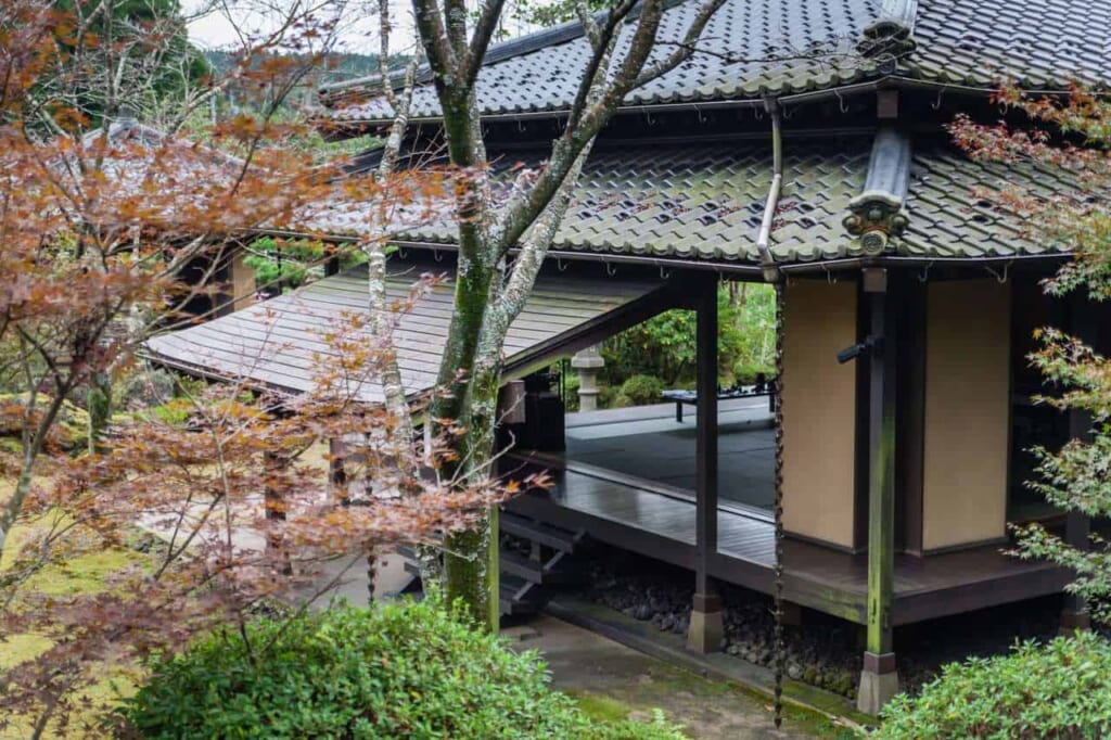 L'un des halls de l'école de samouraï du Meihodo au Japon